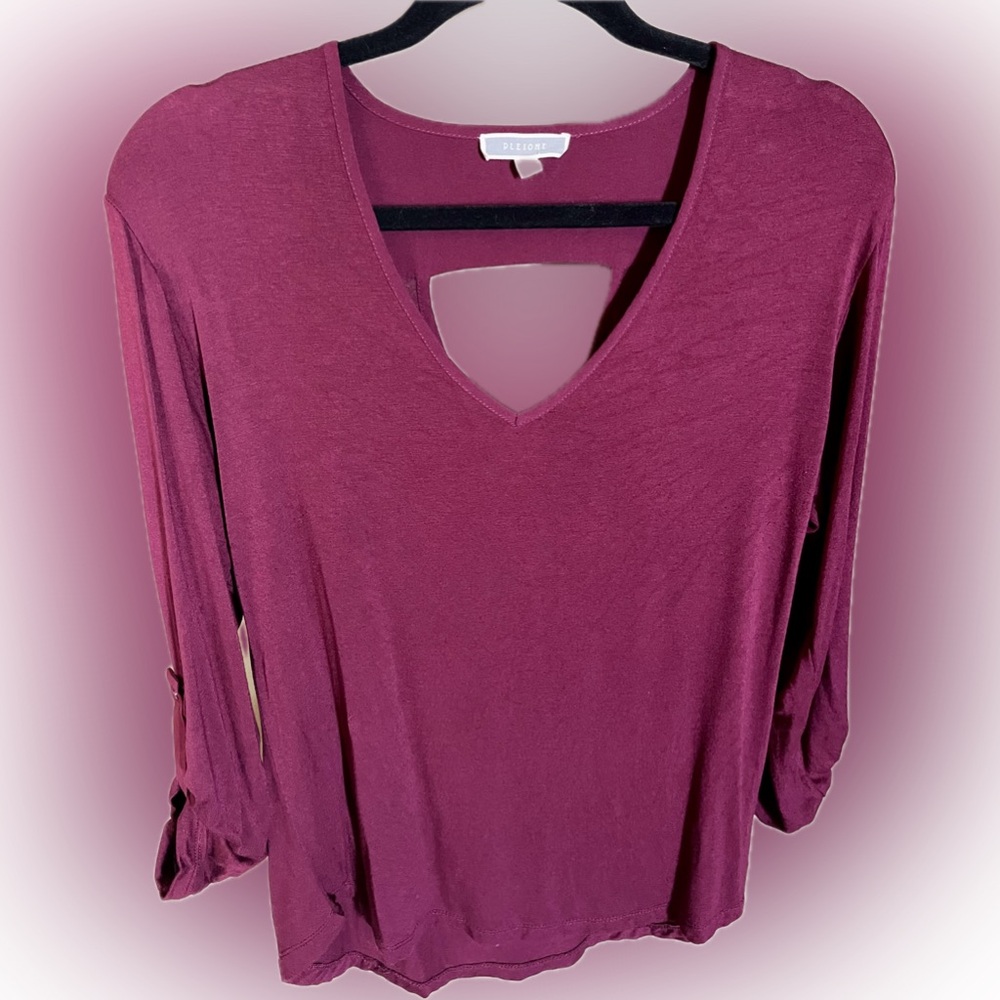 Long sleeve V-neck keyhole back ladies top with sleeve detail